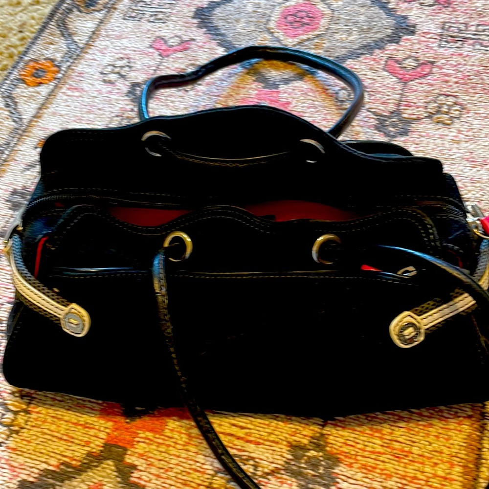 Cute little shopper with so many zip pockets